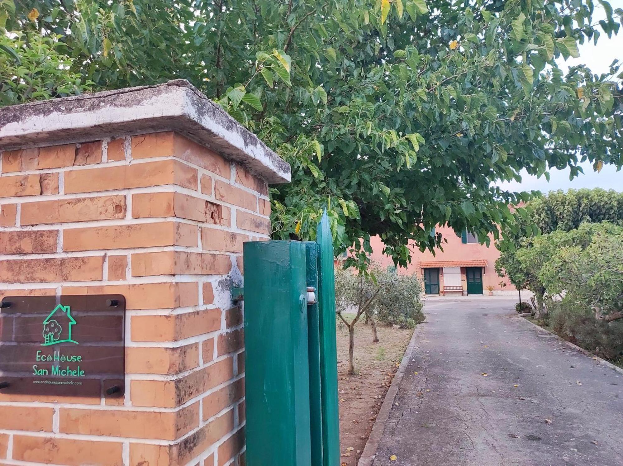 Eco House San Michele Hostel Borgo San Michele  Εξωτερικό φωτογραφία